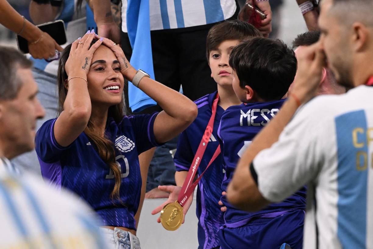 Antonela Roccuzzo se unió a la fanaticada apoyando a la Albiceleste en todo el certamen.