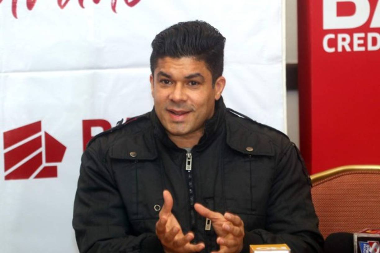 4- Ha estado con la misma mujer toda su vida. Rivera ha estado con Zeyla Rivera desde sus 17 años.<br/>Y se las ha ingeniado para mantener su vida privada al margen de los reflectores.