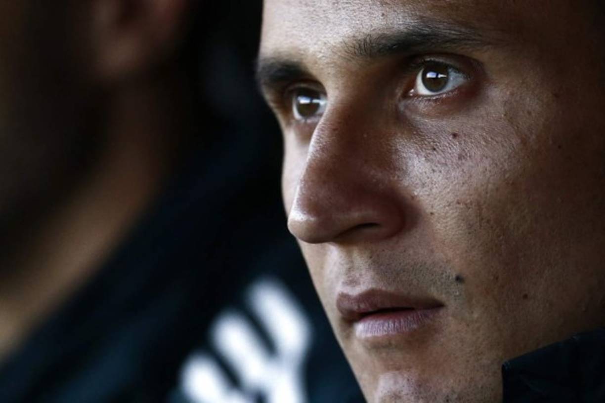 El portero tico Keylor Navas era otro de los que fue captado decepcionado tras el revés sufrido ante Rayo Vallecano.