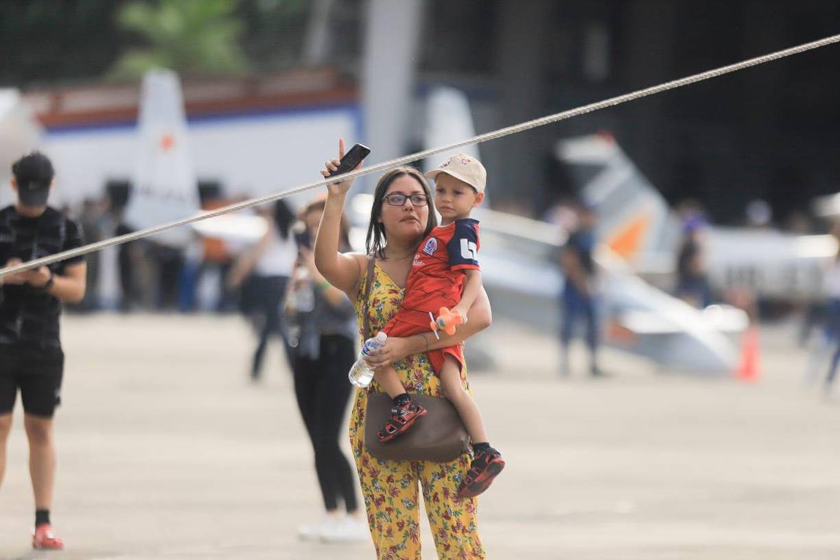 Las familias sampedranas disfrutan de esta actividad benéfica. 