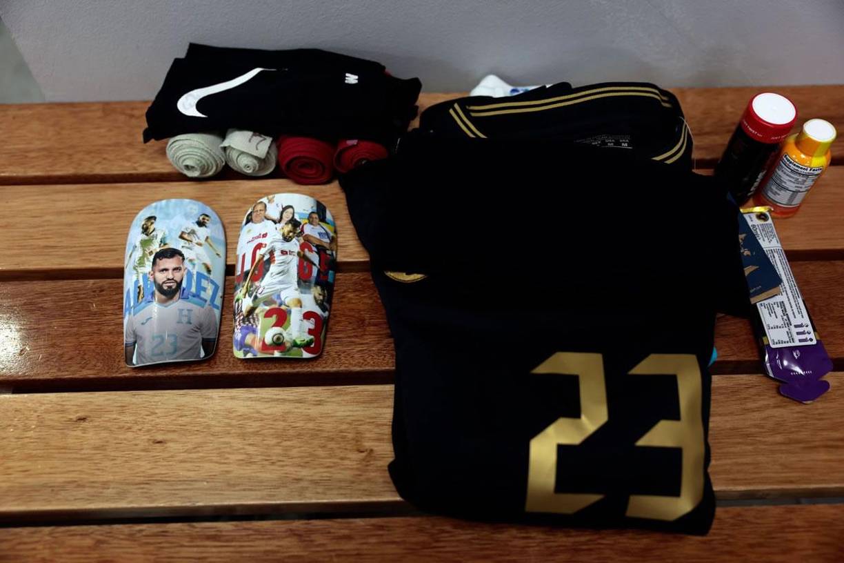 Jorge Álvarez, otro de los titulares ante México, también jugará con chimpinilleras personalizadas.