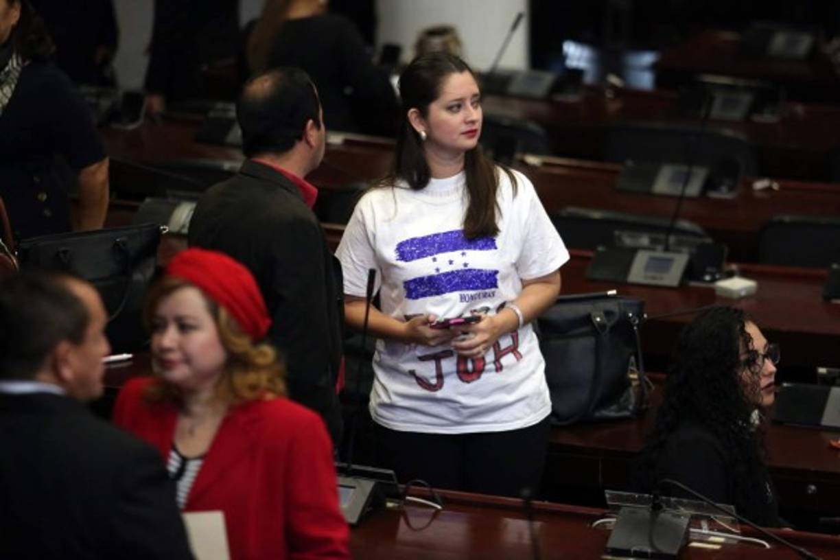 Scherly Arriaga (36). Odóntologa graduada en la Universidad Nacional Autónoma de Honduras encabeza la lista de los diputados más votados en el departamento de Cortés por el partido Libertad y Refundación. Es su segundo periodo en el Congreso Nacional.