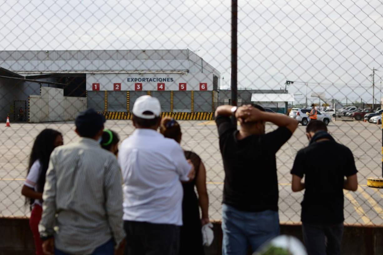 Asimismo, los restos mortales de Adela Ramírez serán llevados hasta Cuyamel (Omoa), mientras que el cuerpo de Yazmín Bueso será trasladado hasta El Progreso (Yoro).