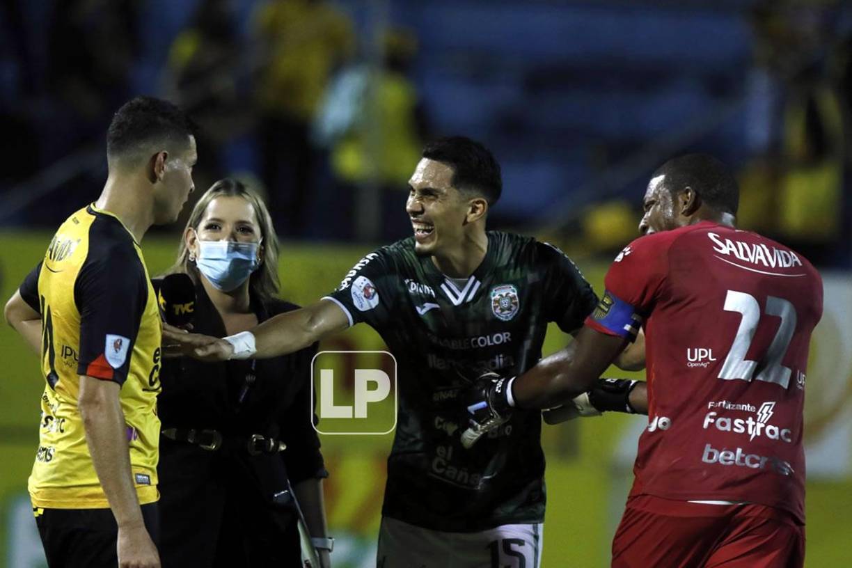 Pese a la eliminación del Marathón en semifinales, Allans Vargas estaba de buen ánimo con sus excompañeros de equipo Jhow Benavídez y Luis ‘Buba‘ López.