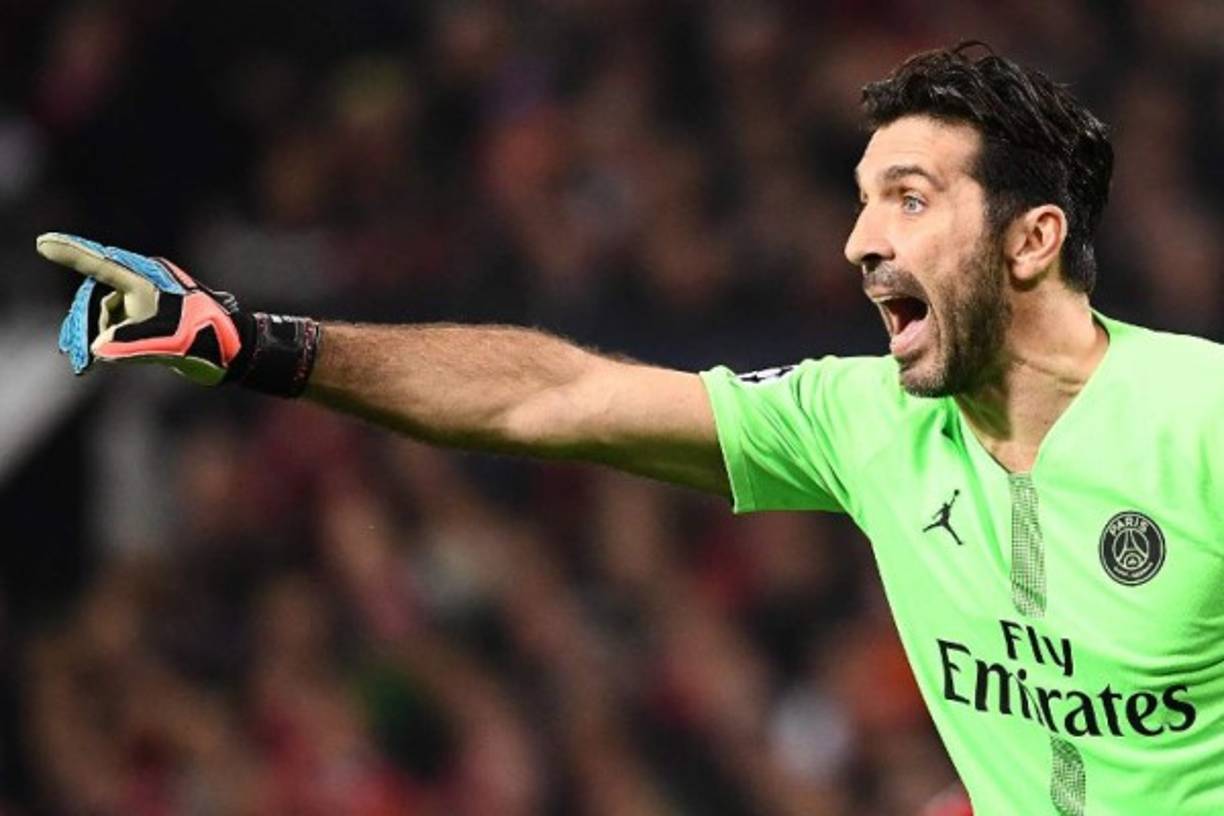 Gianluigi Buffon a sus 41 años de edad demostró su calidad y en los primeros minutos detuvo varias llegadas del Manchester United. El portero italiano sigue destacando al más alto nivel.