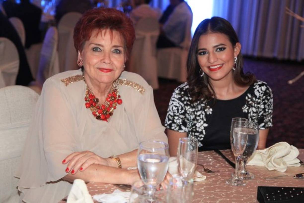 Laurie y Laura Espinal.