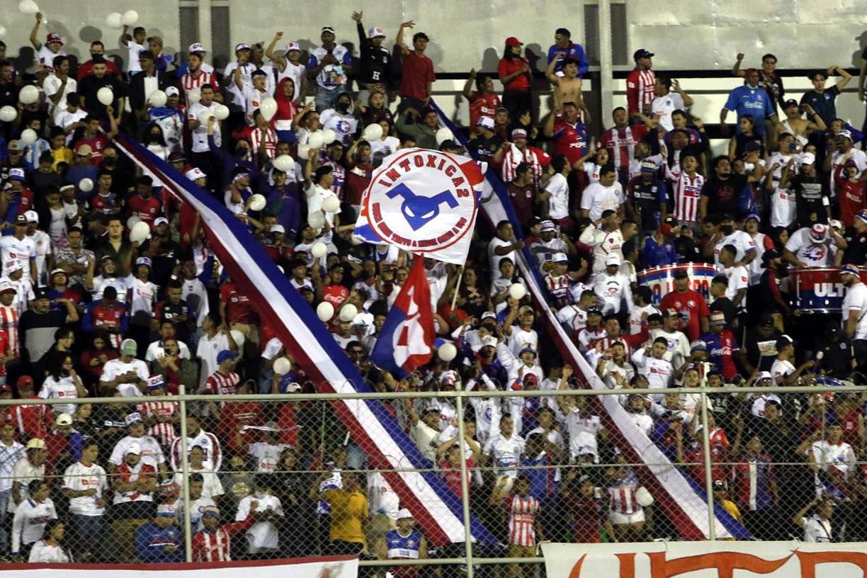 Gran asistencia de aficionados del Olimpia en el Clásico ante Marathón en el estadio Carlos Miranda de Comayagua.