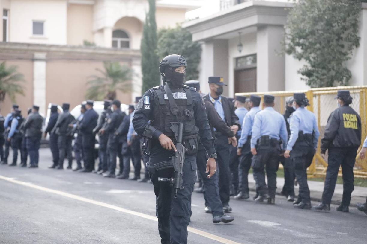 Tras entregar el poder, Hernández, conocido por sus iniciales JOH, fue juramentado como diputado del Parlamento Centroamericano (Parlacen), un beneficio al que acceden todos los expresidentes de la región al dejar el cargo.