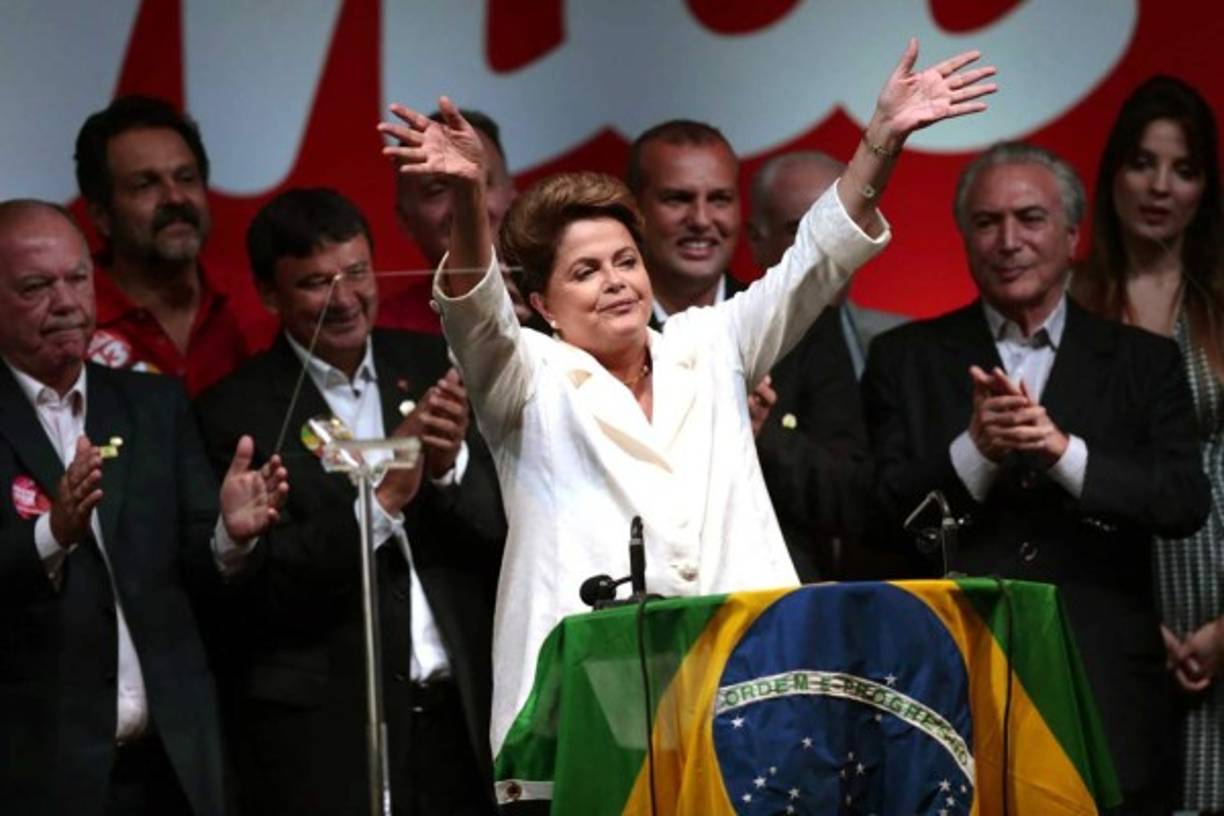 La presidenta brasileña Dilma Rousseff, electa en 2010, fue destituida el 31 de agosto de 2016 por más de dos tercios de los senadores, acusada de maquillar las cuentas públicas, tras un controvertido proceso.