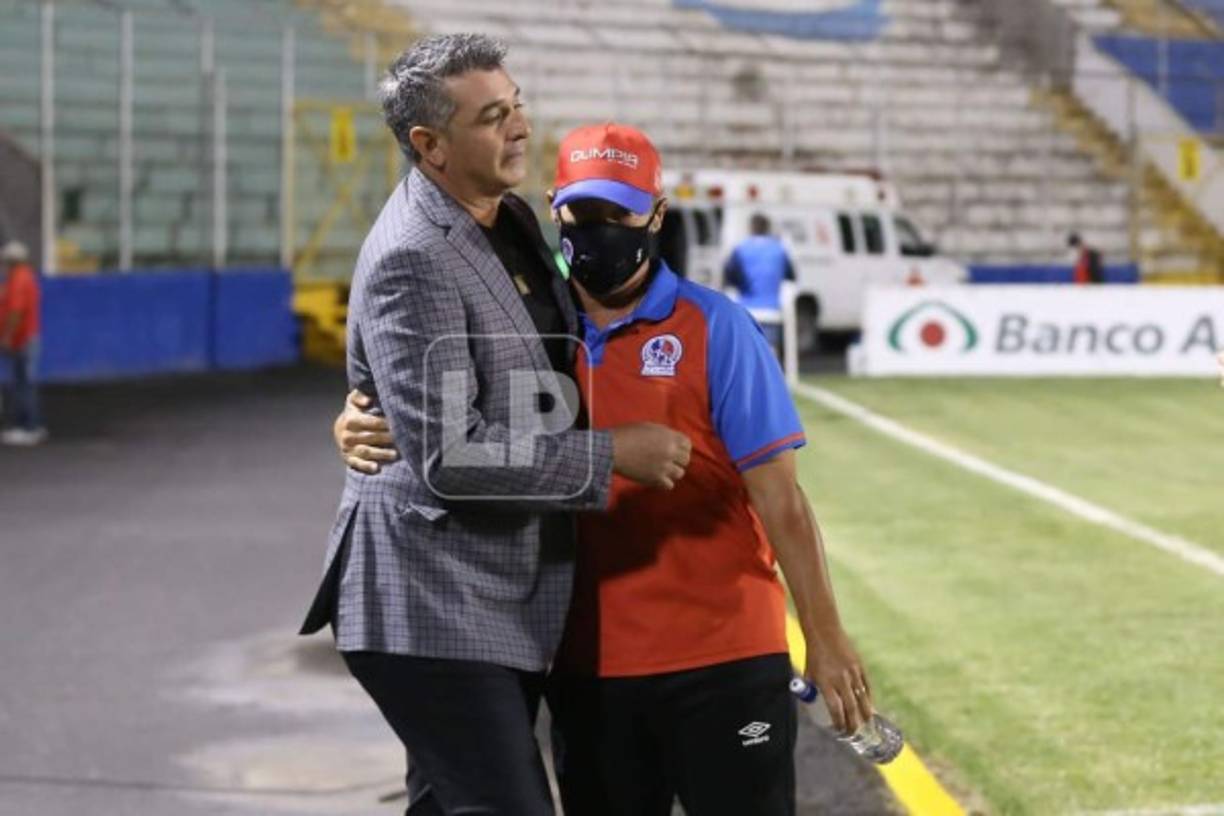 Troglio y Diego se mostraron mucho respeto con este bonito saludo.