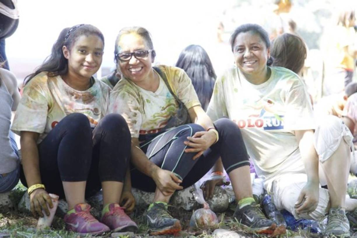í miles de hondureños se dieron cita desde las 5:45 am para ser parte de la carrera de solidaridad en el segundo Colorun que se desarrolla en San Pedro Sula.