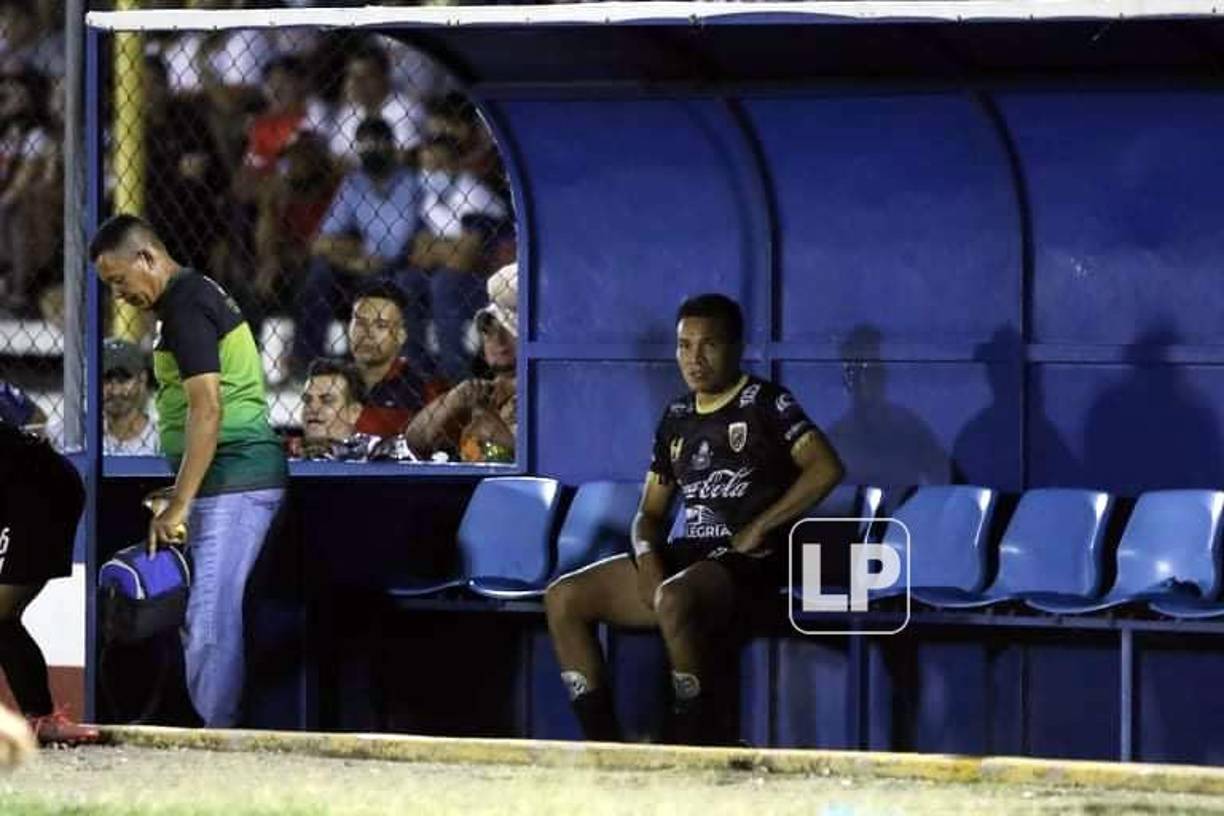 ‘Rambo‘ de León salió de cambio en el minuto 54 y fue ovacionado por el público presente.