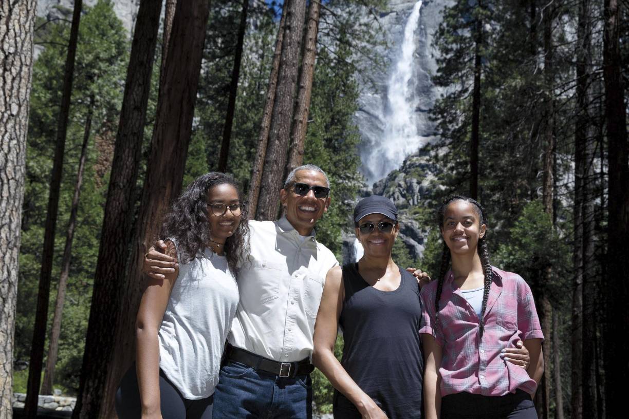 En 2016, le dijo a Oprah Winfrey que no quería someter a sus hijas a otra campaña electoral. “He demostrado eso. Soy bastante directa. Si estuviera interesada (en la presidencia), lo diría. No creo en jugar juegos”, dijo.