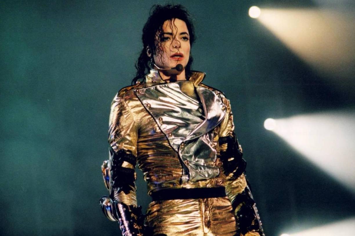 Este sábado 25 de junio se cumplen 13 años de la muerte del “rey del pop”, Michael Jackson. Las celebraciones, polémicas y homenajes de diverso tipo demuestran que el mito de la música, lejos de desvanecerse o de ceder paso a otras figuras, continúa fascinando en todo el mundo.