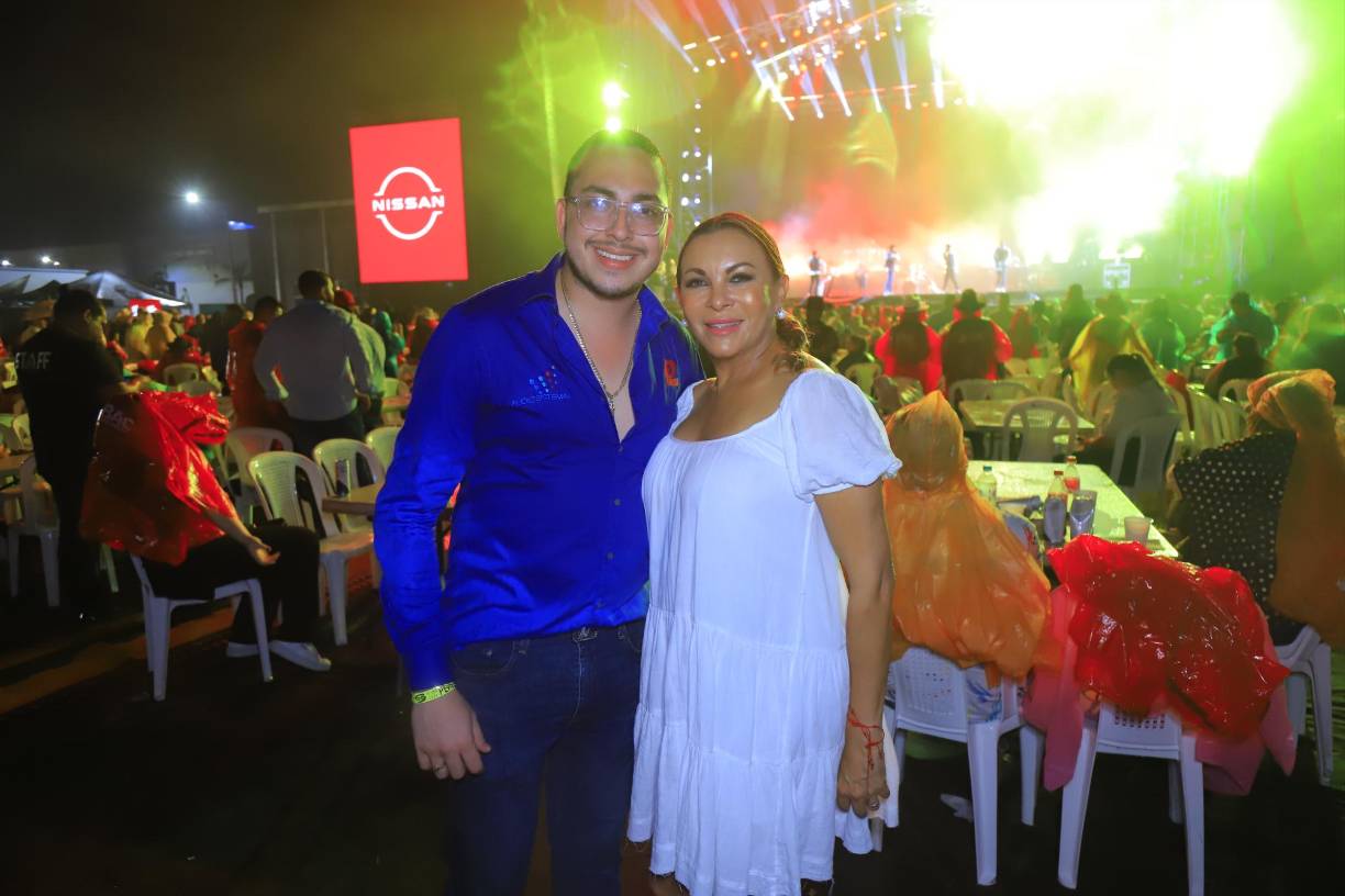 Mario Velásquez y Ana Interiano-Sierra.