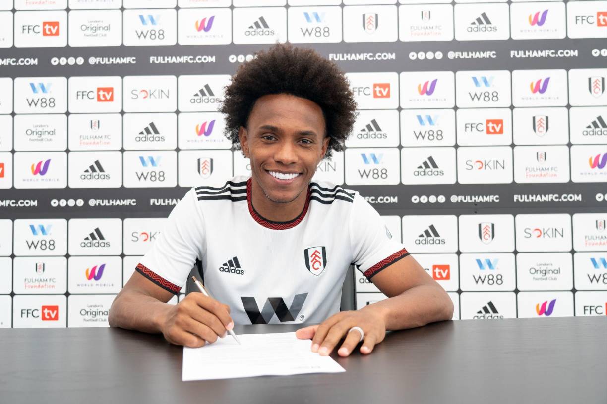 El internacional brasileño Willian, de 34 años y ex jugador de equipos como Chelsea y Arsena, regresa a la Premier League y firmó este jueves por una temporada con el ascendido Fulham.