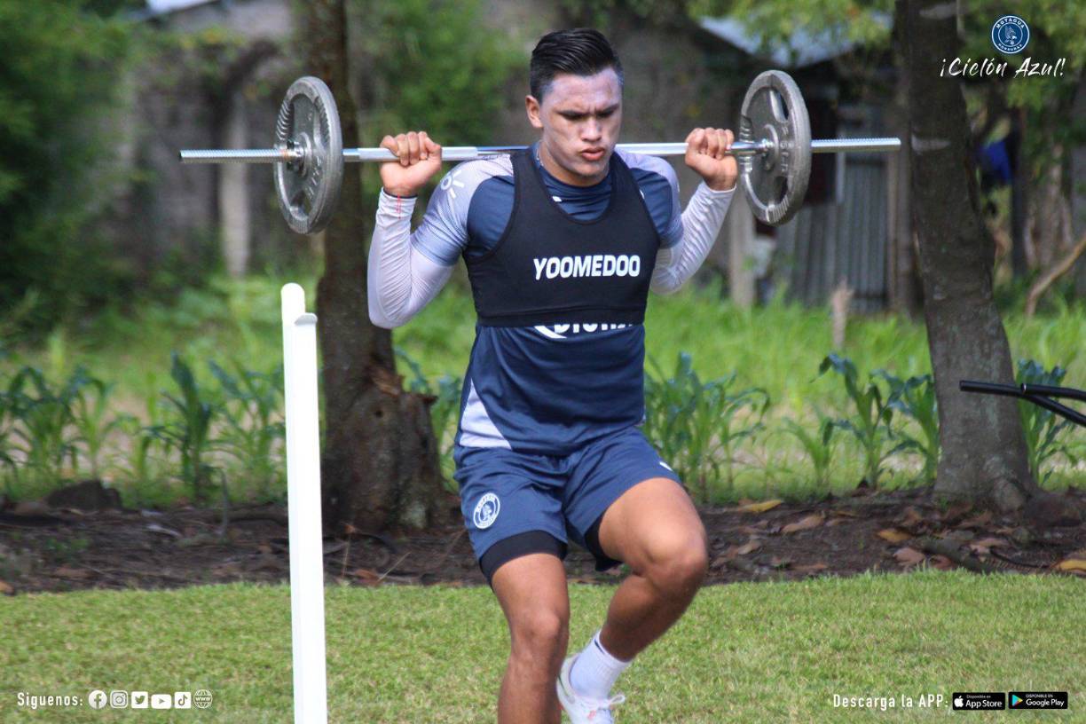 Denil Maldonado - El defensa hondureño estuvo en el radar para reforzar la zona baja del Cruc Azul de México, pero el equipo azteca se decidió por el zaguero argentino Ramiro Funes Mori. El catracho se quedaría en Motagua para el Apertura 2022.