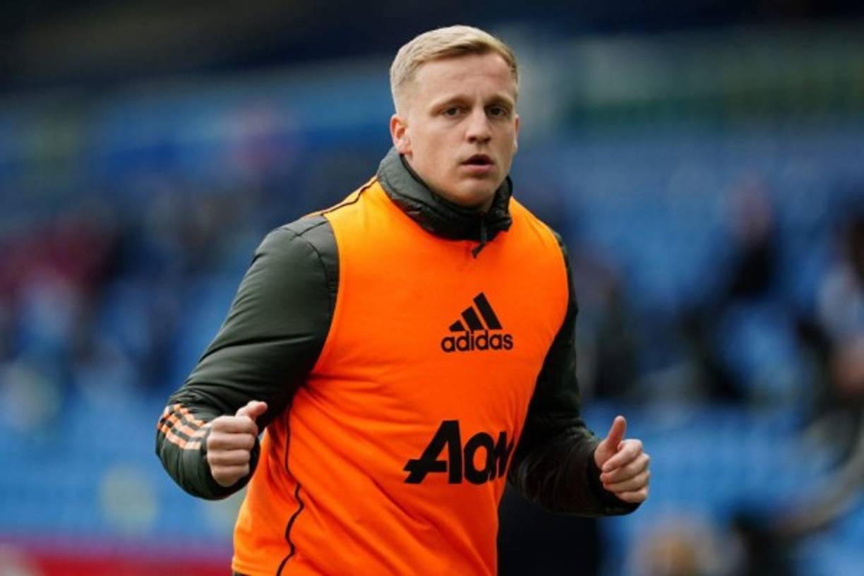Van de Beek: La Roma de Italia se ha interesado en rescatar al volante holandés que ha sido marginado en Manchester United. Llegó como uno de los grandes fichajes de la temporada pero poco a poco ha visto como Solskjaer le ha cerrado las puertas de la titularidad. Foto AFP.
