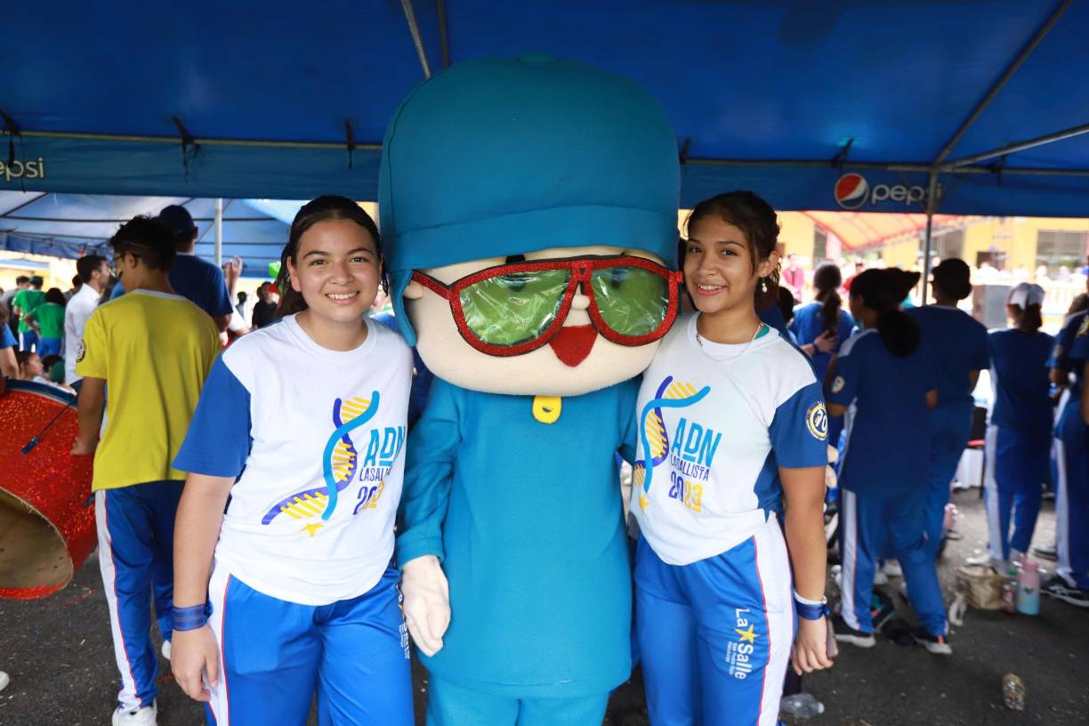 Angélica Celeste Nolasco, Botarga de Pocoyó y Amelia Antúnez.