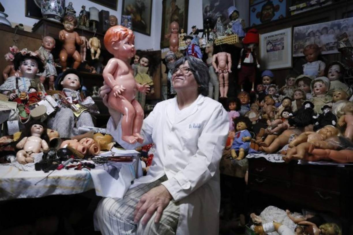 Argentina. El doctor de las muñecas<br/>El doctor Julio Roldán restaura muñecas y le devuelve a sus dueños los recuerdos y la ilusión que simbolizan.