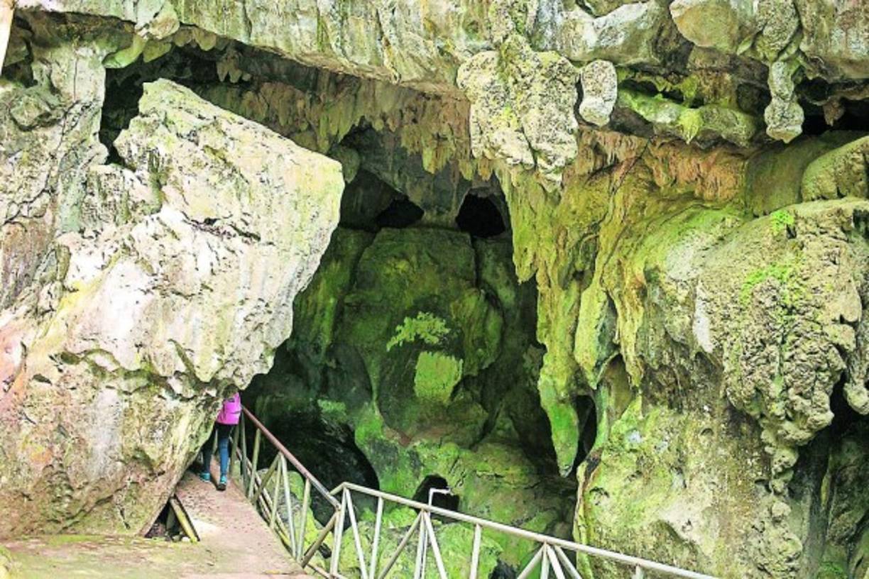 Cuevas de Taulabé. Están en el municipio de Taulabé, y fueron descubiertas en 1969.
