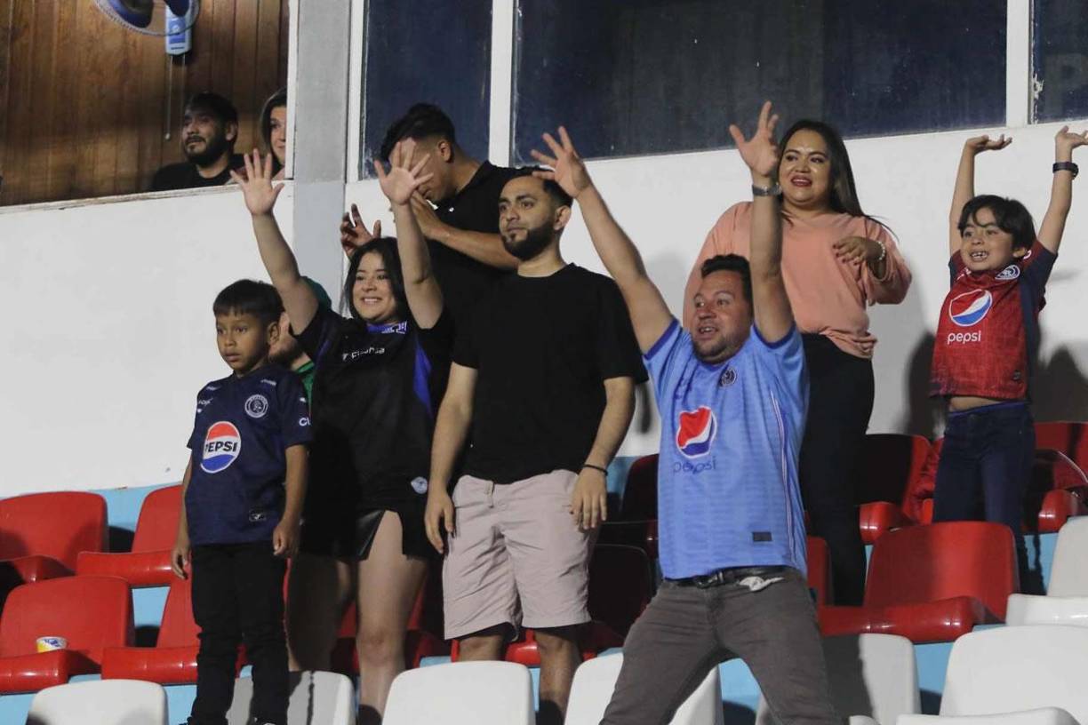 Motagua-Marathón: bellas chicas, ambiente y lo que hizo Auzmendi antes de despedirse del Ciclón