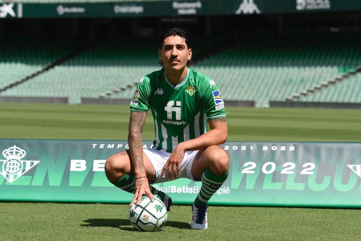 El Betis está en conversaciones avanzadas para fichar a Héctor Bellerín. Llegaría gratis en junio procedente del Sporting Club de Portugal. El deseo del lateral catalán era regresar al conjunto verdiblanco