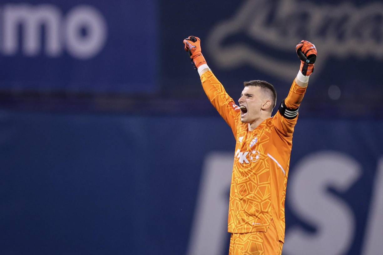 Tras la marcha de Bono a Arabia Saudita, el arquero Livakovic es uno uno de los candidatos para llegar al Sevilla.