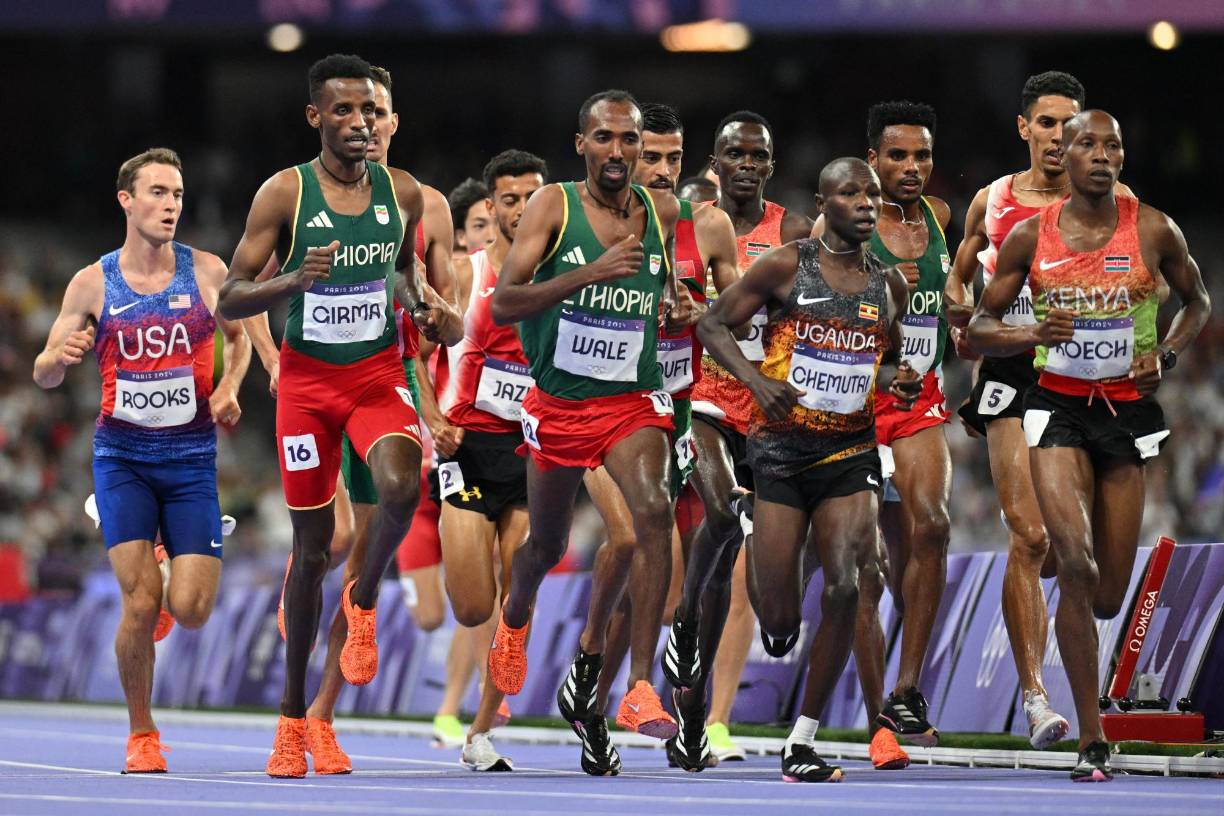 Girma, dueño del récord mundial de la especialidad, peleaba por mantenerse en los primeros lugares en la lucha por una medalla olímpica en París 2024.