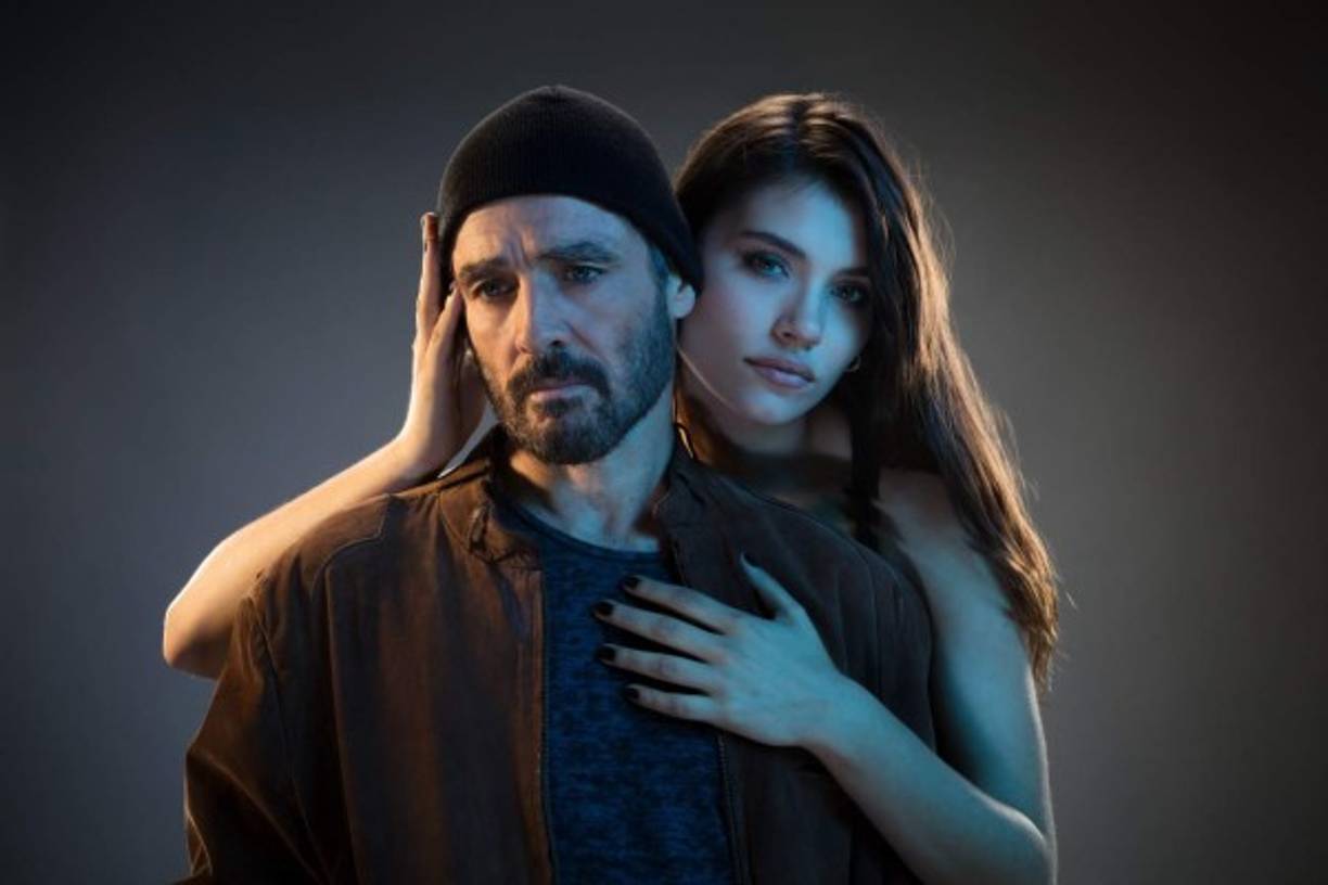 Actualmente protagoniza la serie 'La fragilidad de los cuerpos' que se transmite los miércoles en TNT. En esta producción, Eva De Dominici interpreta a Veronica Rosenthal, una periodista que investiga un caso de suicidio y termina en el medio de una trama de misterios y engaños en la que conocerá al maquinista Lucio Valrossa (Palacios), con quien tendrá una relación amorosa.