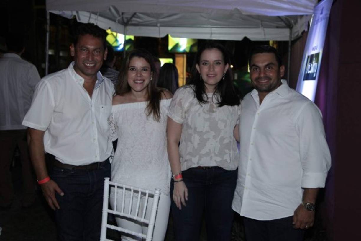 Julio y Pamela Rivera con Patricia y Edgard Matute.