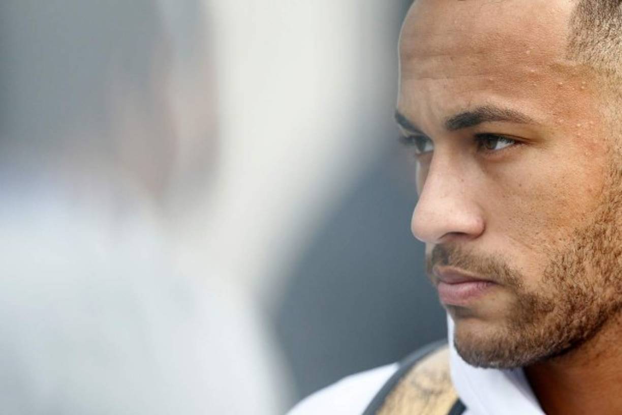 El delantero brasileño estuvo muy callado tras su salida del hotel en que se hospedaron e Kazán.