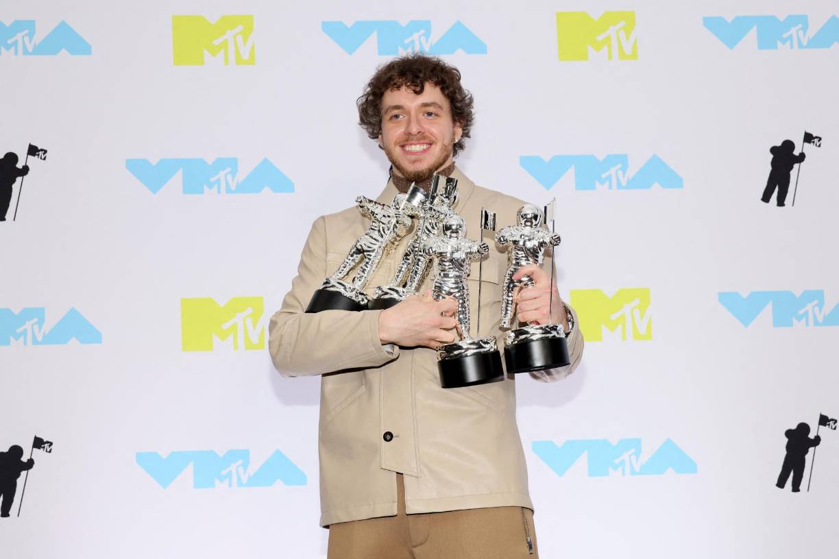 El rapero estadounidense Jack Harlow se fue a casa con cuatro galardones de los siete a los que aspiraba. 