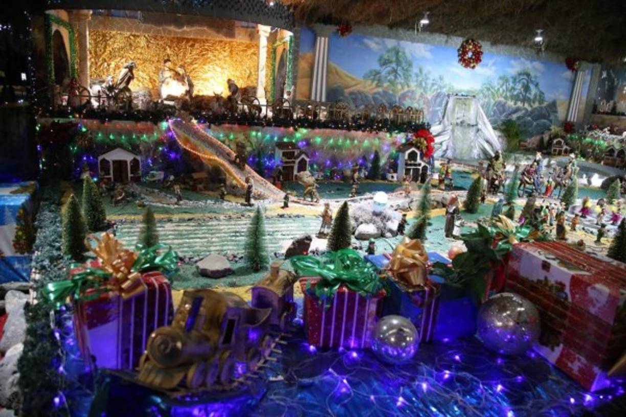 Los hondureños festejan estos días con alegría y regocijo, disfrutando de estas villas que por un momento hacen olvidar los problemas cotidianos.