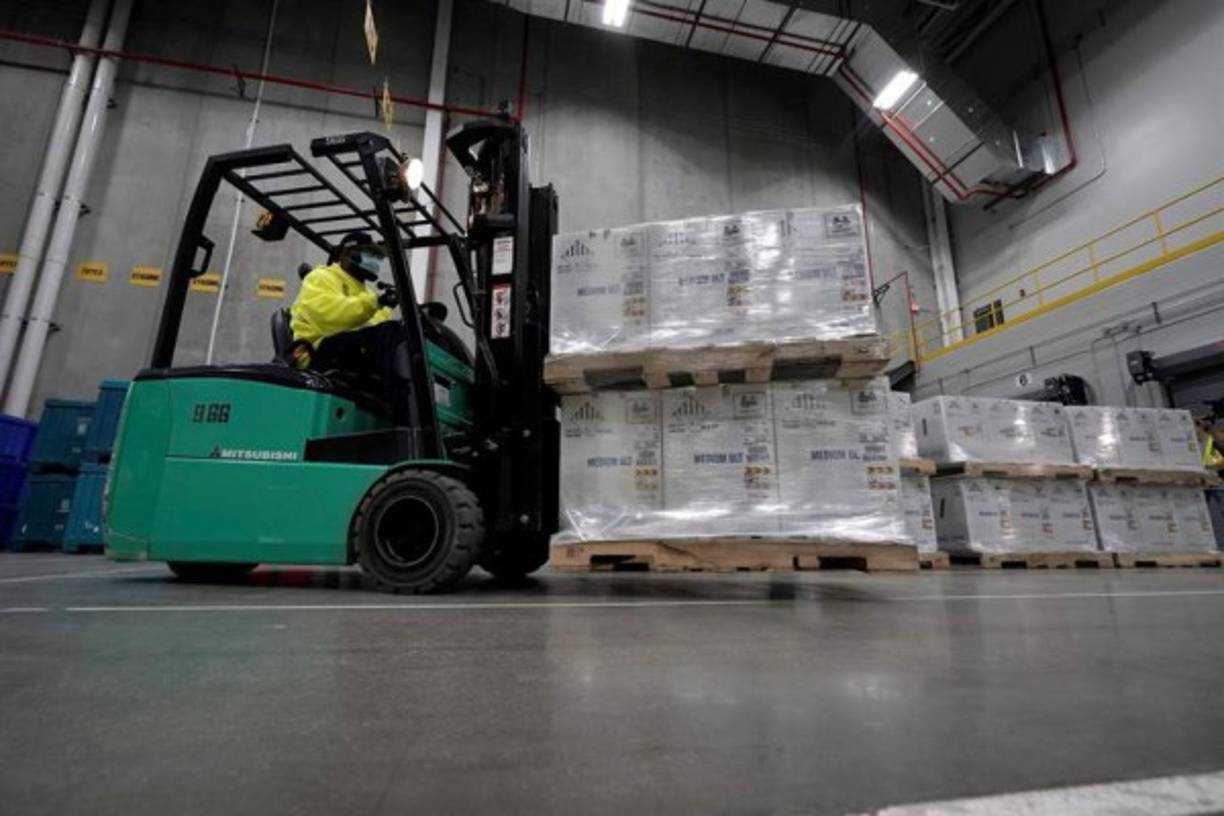 Fedex y UPS pusieron a disposición del Gobierno cientos de furgones acondicionados con temperaturas ultrafrías para el traslado de la vacuna.