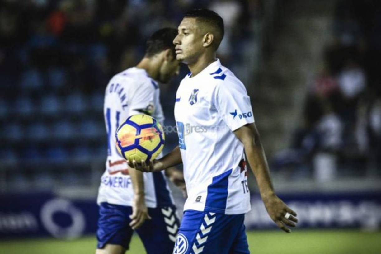 Bryan Acosta: El mediocampista hondureño fue suplente en el empate del Tenerife de 1-1 ante Almería por lo que en España han comenzado a señalar que el catracho podría salir del club de la segunda división del balompié español.