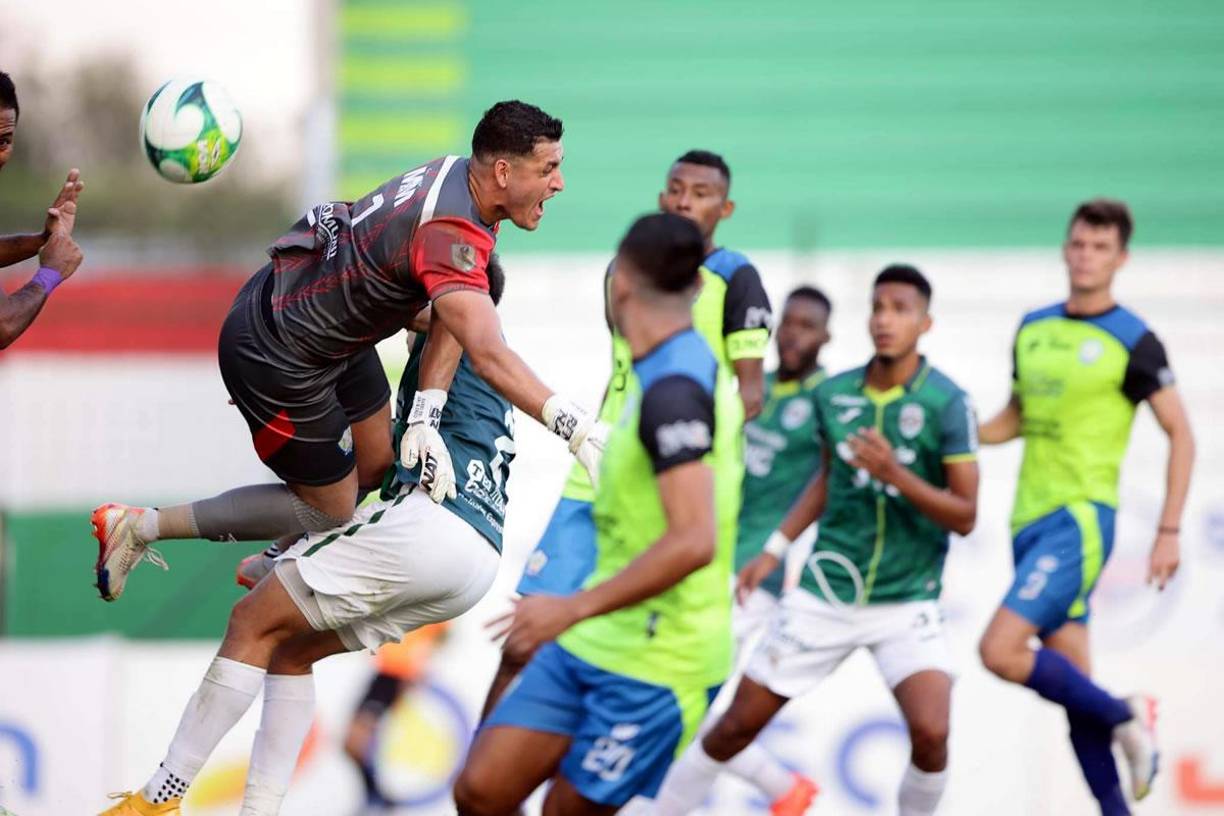 El portero de los Potros, Harold Fonseca, se llevó un duro golpe en una jugada con André Orellana en los minutos finales del partido.