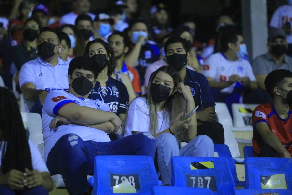 Aficionados del Olimpia se hicieron presentes en buena cantidad.