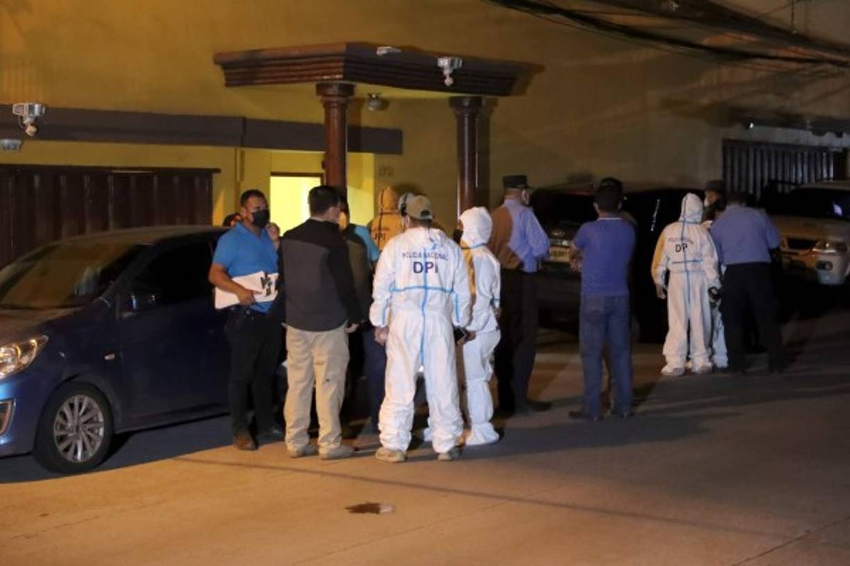 A la residencia de Echeverría Haylock llegaron agentes policiales de investigación. Aún no se detiene a implicados o responsables del crimen. <br/>