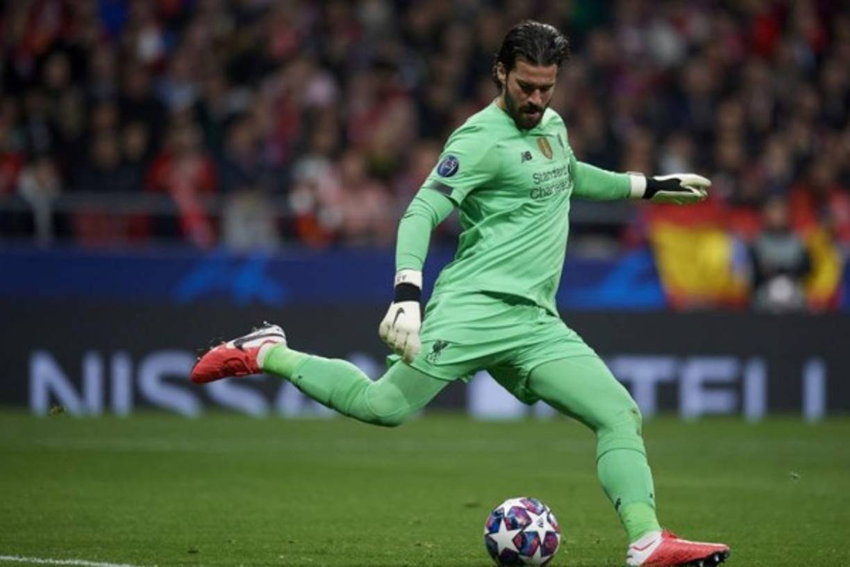2- Alisson Becker: El segundo fichaje más caro de la historia es el portero brasileño que en 2018 se fue de la Roma al Liverpool por 75 millones de euros.