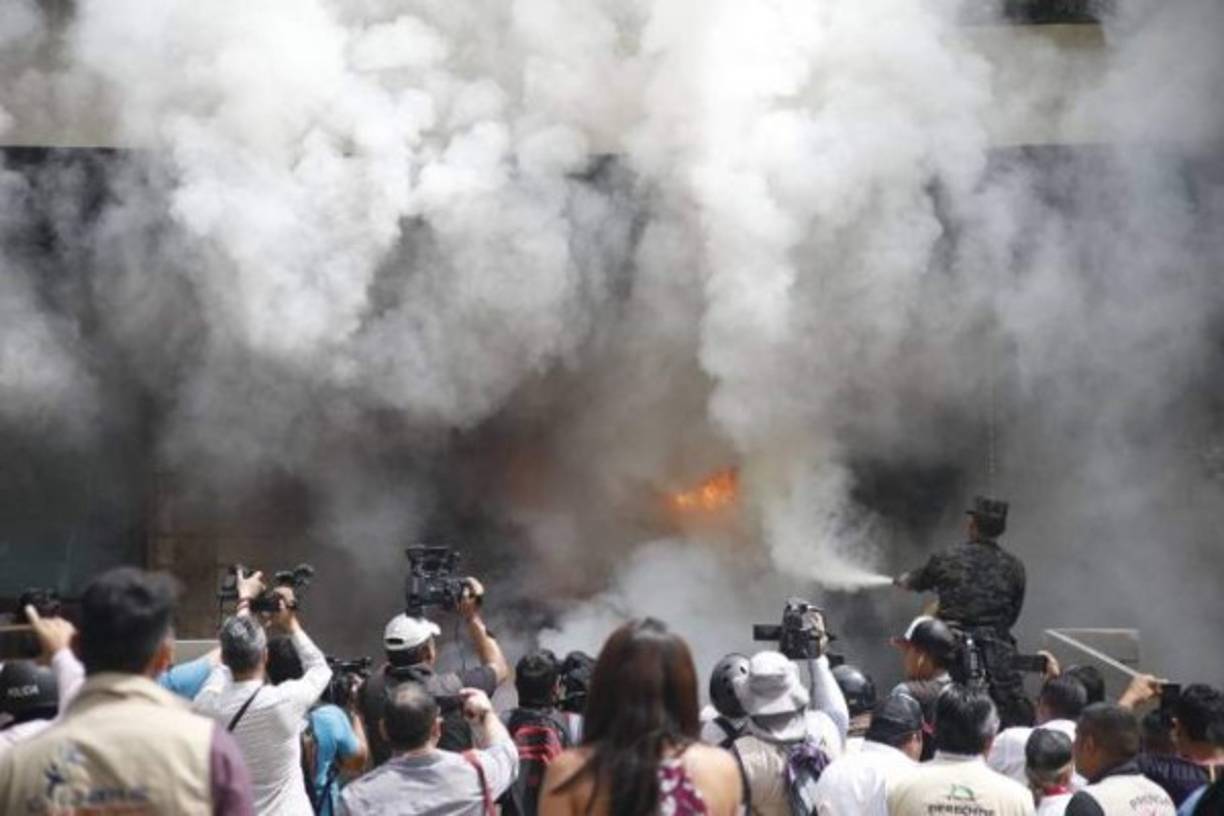El hecho ocurre horas después de que las autoridades de ese país hicieron un llamado tanto a los manifestantes como al gobierno para que se inicien un diálogo y le pongan fin a la ola de protestas que comenzaron desde hace tres semanas.