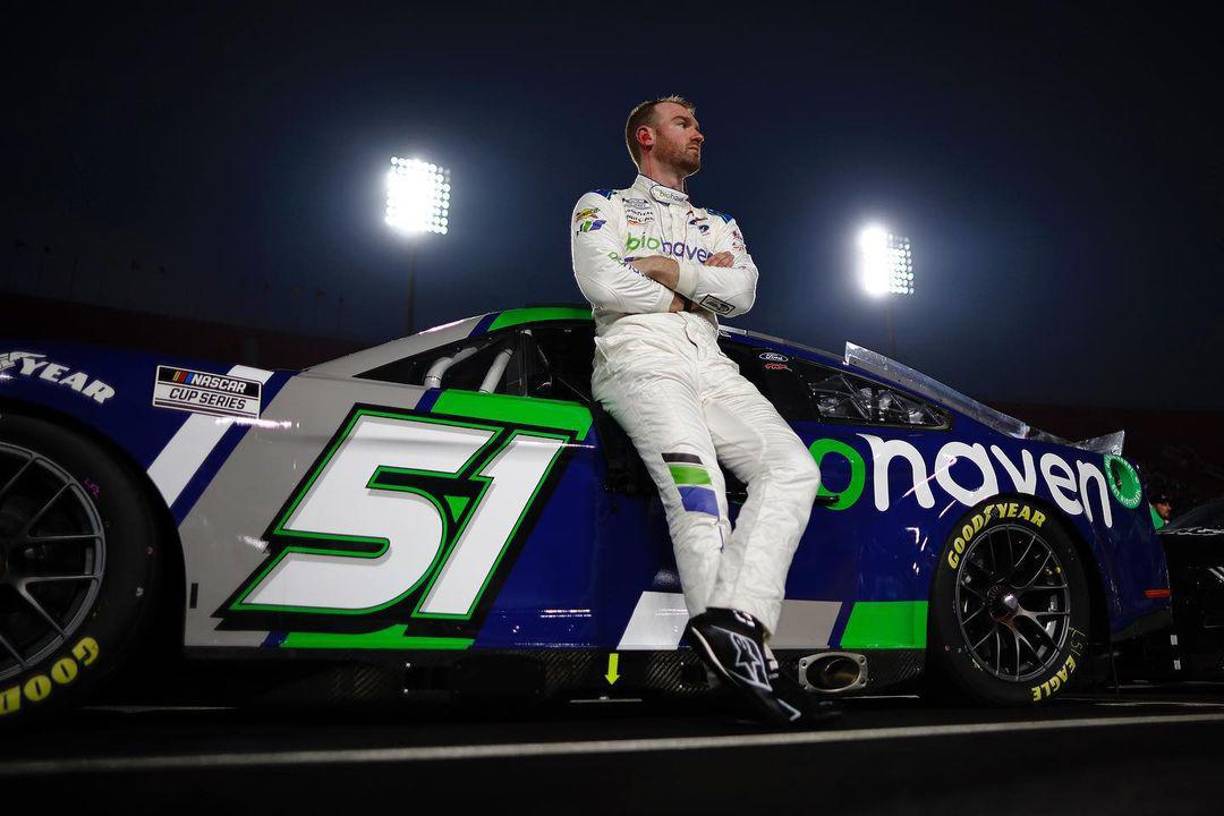 Cody Ware ya no participó en la carrera de Nascar del pasado domingo, en Bristol. El equipo Rick Ware Racing al que pertenece el padre de Cody había informado de la ausencia del piloto estadounidenses a causa de “problemas personales” sin dar mayores detalles.