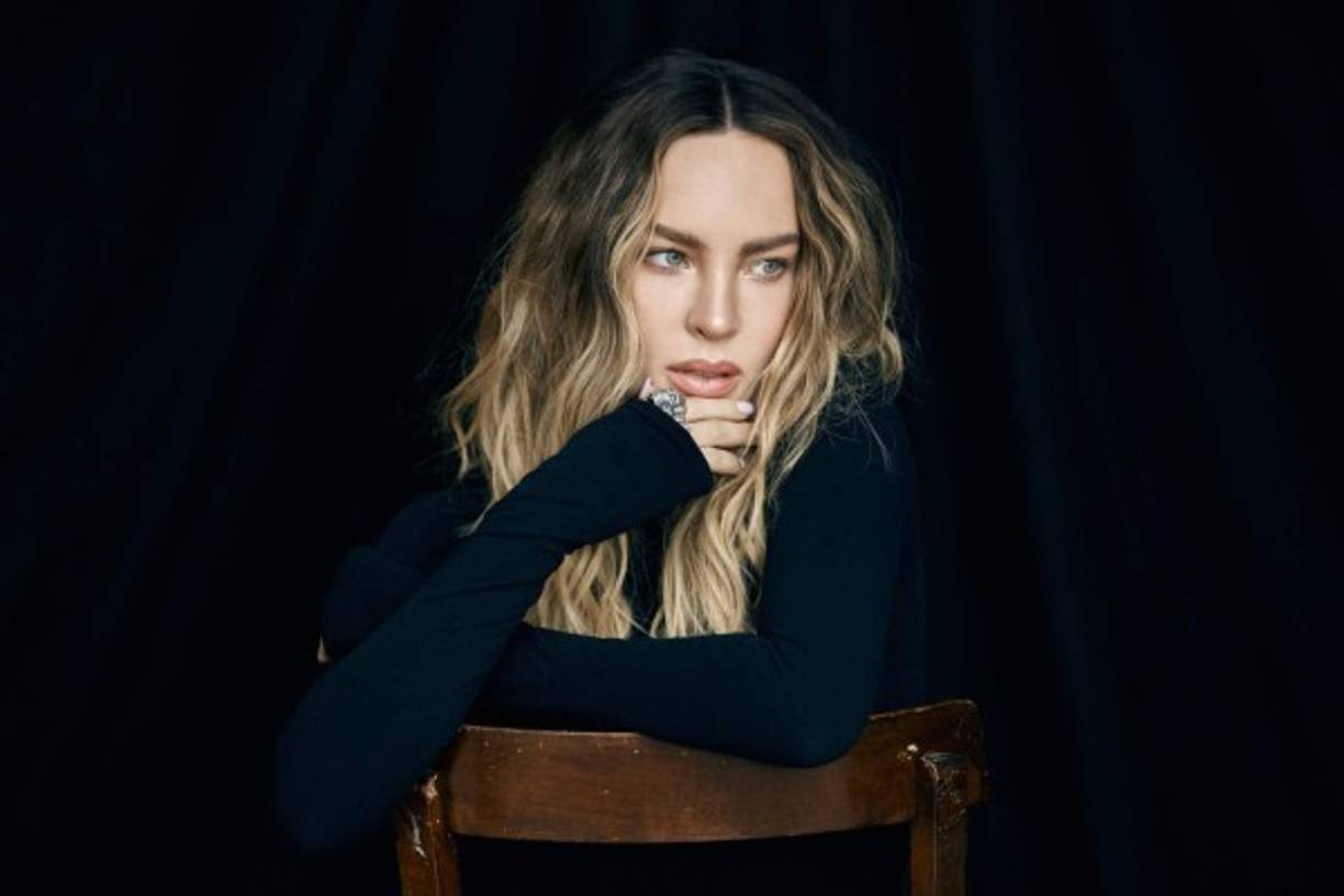 El hecho de que no bebiera alcohol en una reunión familiar reciente o que se dejara ver en público luciendo ropa holgada, algo poco habitual en ella, ha llevado a muchos a pensar que estaría preparándose realmente para convertirse en madre.