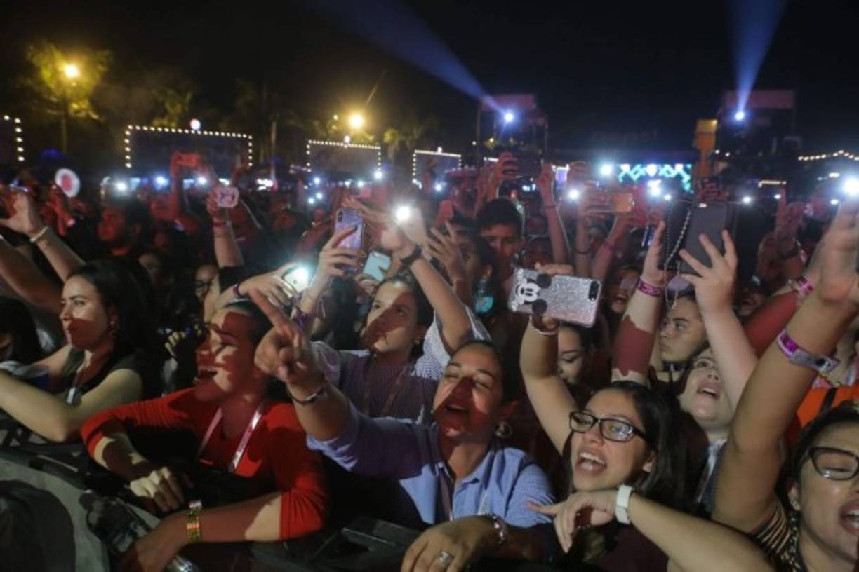 Los asistentes pudieron corear temas inolvidables como Confiésame, Te mando flores, Hace tiempo, Enrédame, Paraíso, Eres mi sueño, Prometo, Vine a buscarte, Arroyito y muchos más.<br/>