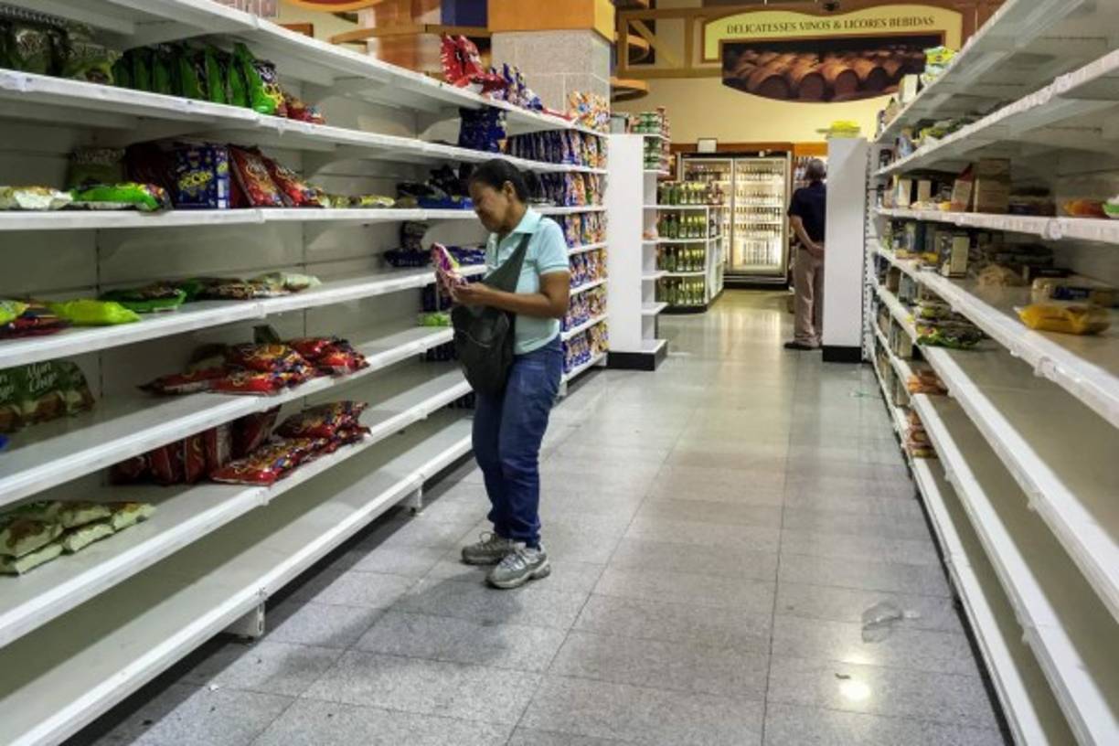 El plan incluye un aumento del IVA y la gasolina, la más barata del mundo, y restó cinco ceros al bolívar.