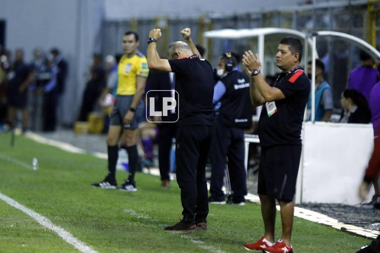 Fabián Coito se volvió loco celebrando los goles de su equipo ante el Real España.