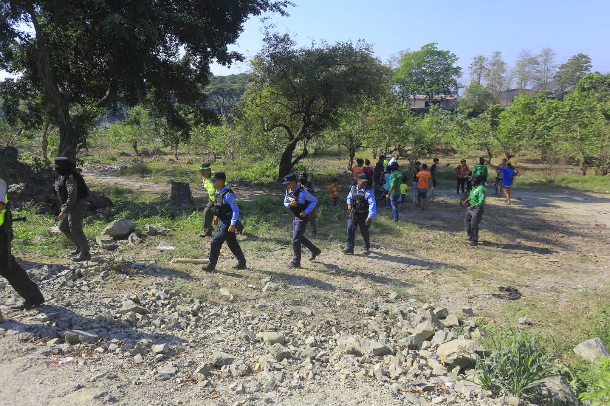 Desalojan a 10 familias en bordo La Palizada de San Pedro Sula