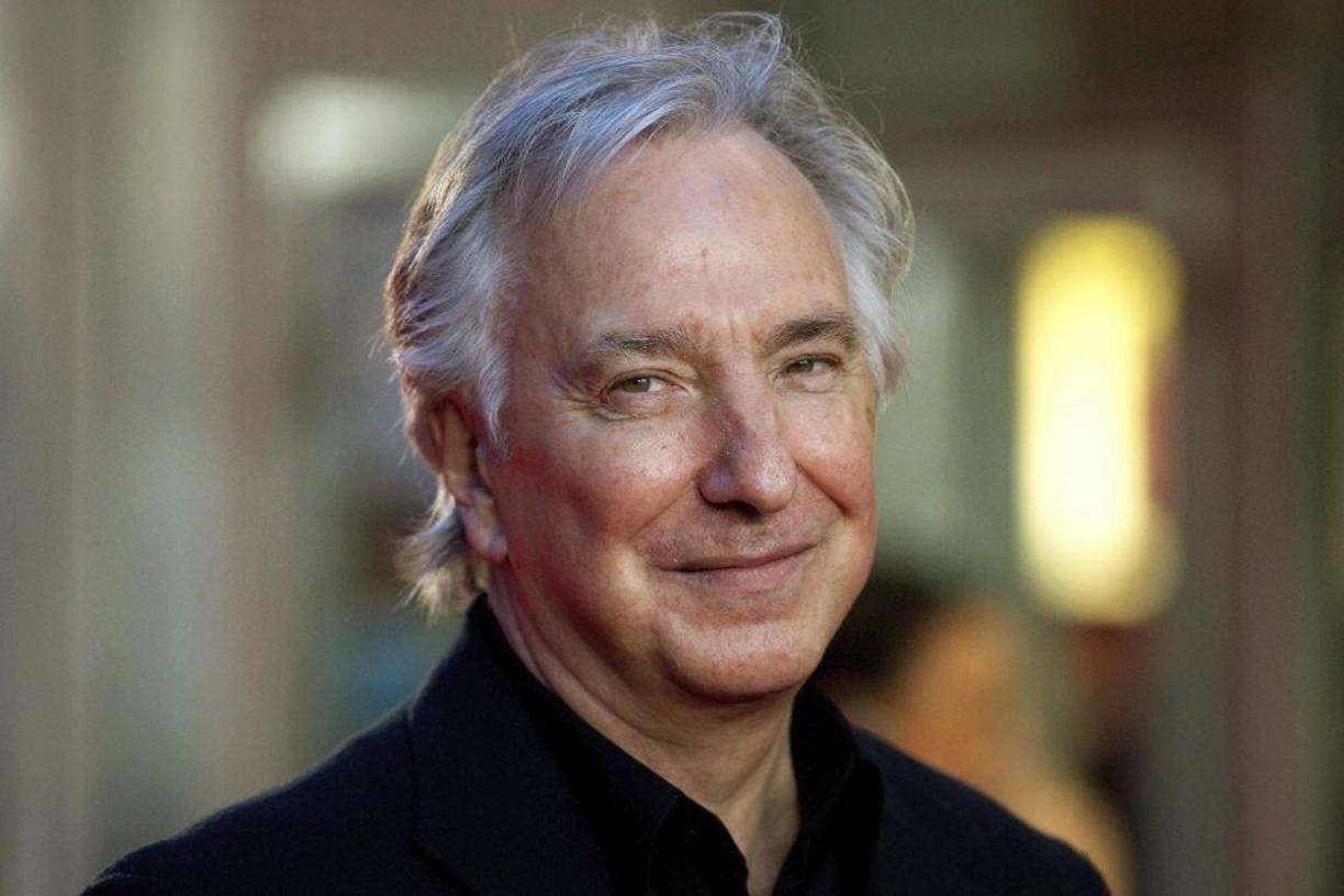 Cabe recordar que el personaje de Severus Snape se volvió emblemático por la interpretación del fallecido Alan Rickman en las películas, quien aportó una complejidad única al personaje en las ocho películas de Warner Bros.