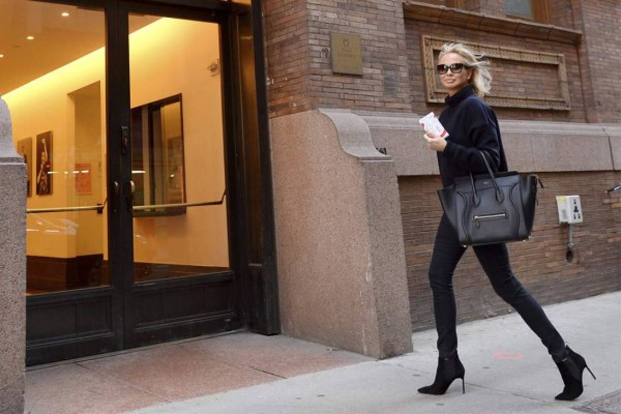 En el año 2009, el padre de Larsen recibió una visita del rey para decirle que estaba muy enamorado de ella y que tenía intención de casarse con la experta en consultoría, aunque esto requería tiempo, según relató.<br/><br/>'Quería que mi padre supiera que iba en serio conmigo', dijo.