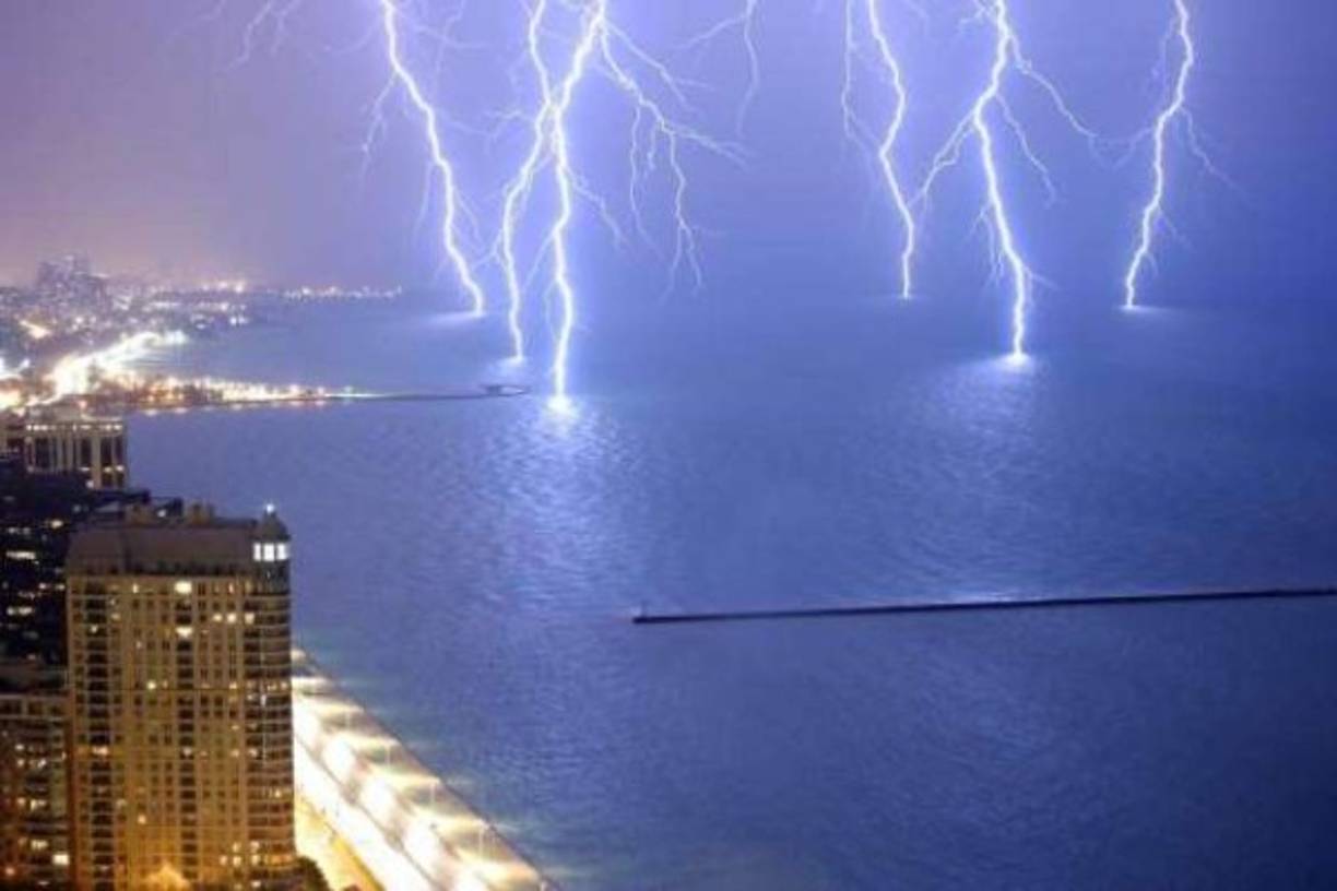 A estos rayos les dio por caerle al mar al mismo tiempo.